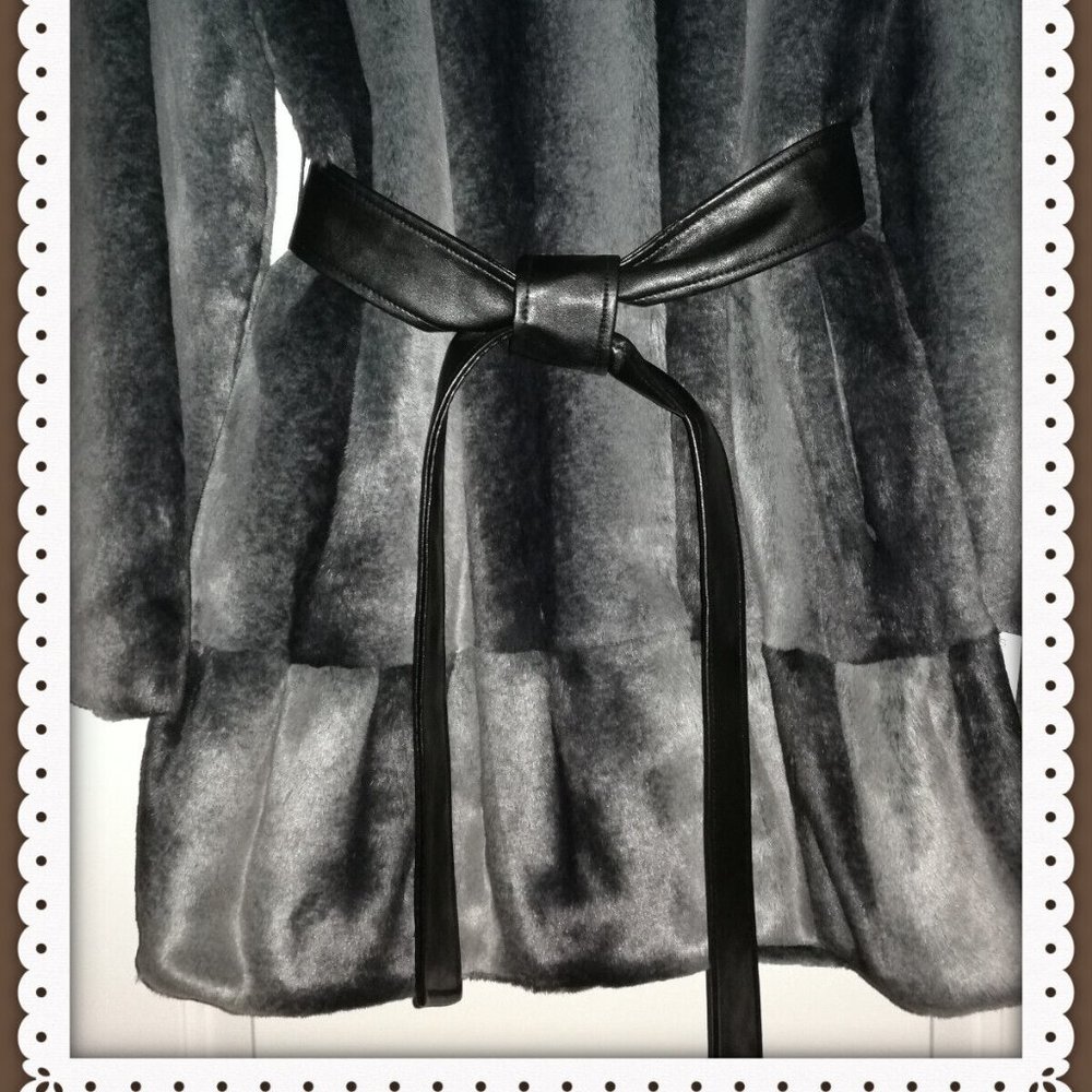 ELLEN TRACY NWT Women's Faux Fur Gray/Black Full Collar Flounced Hem Coat Sz L